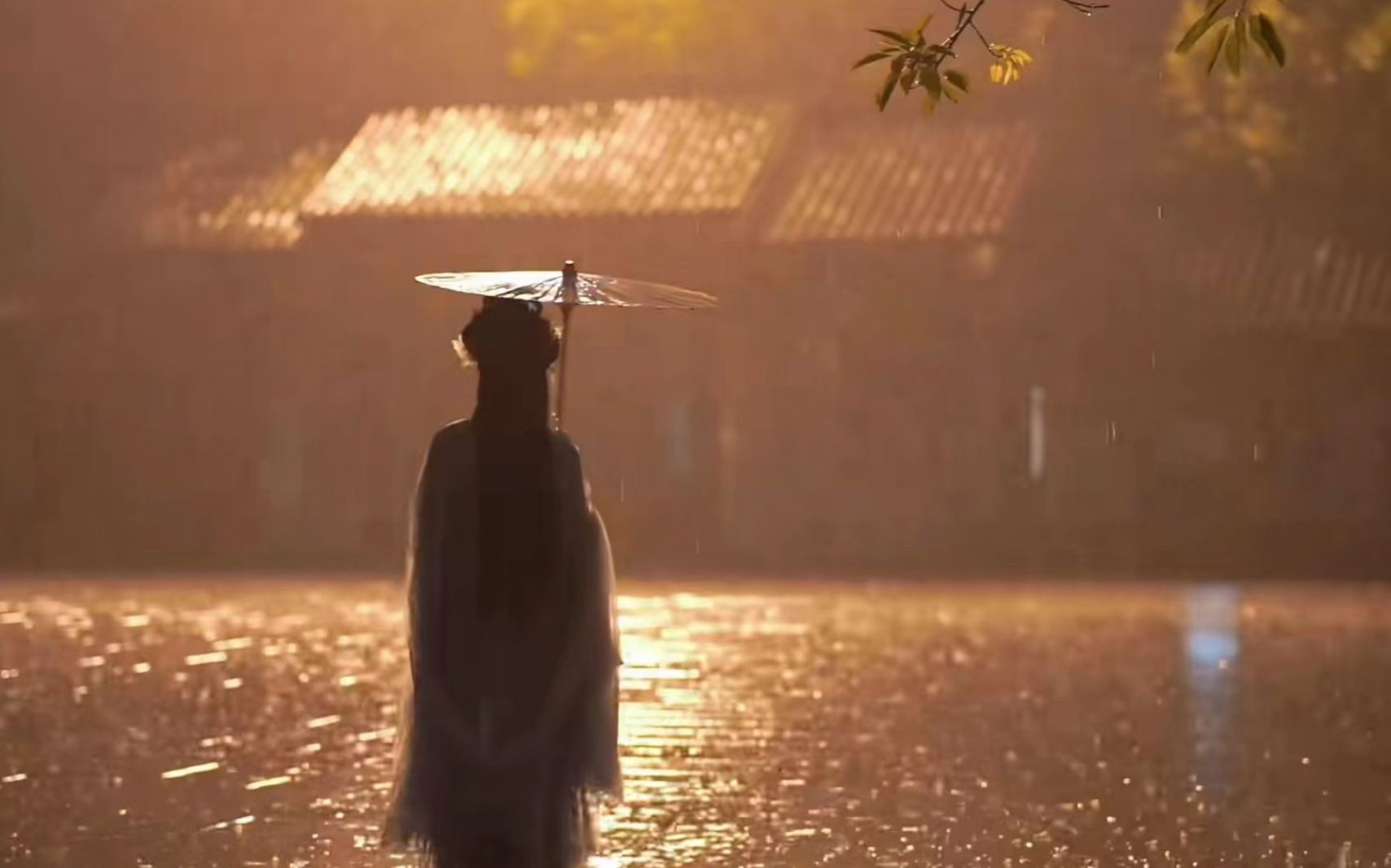 [图]“雨是神的烟花”