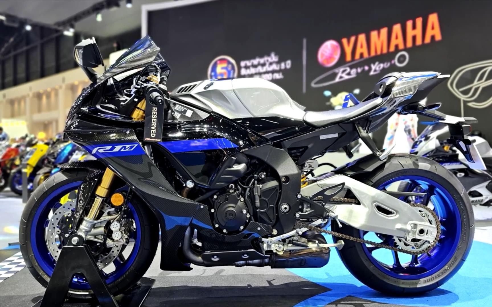 2023 款 Yamaha YZFR1 M 车展实拍,雅马哈市售最顶级赛车!哔哩哔哩bilibili