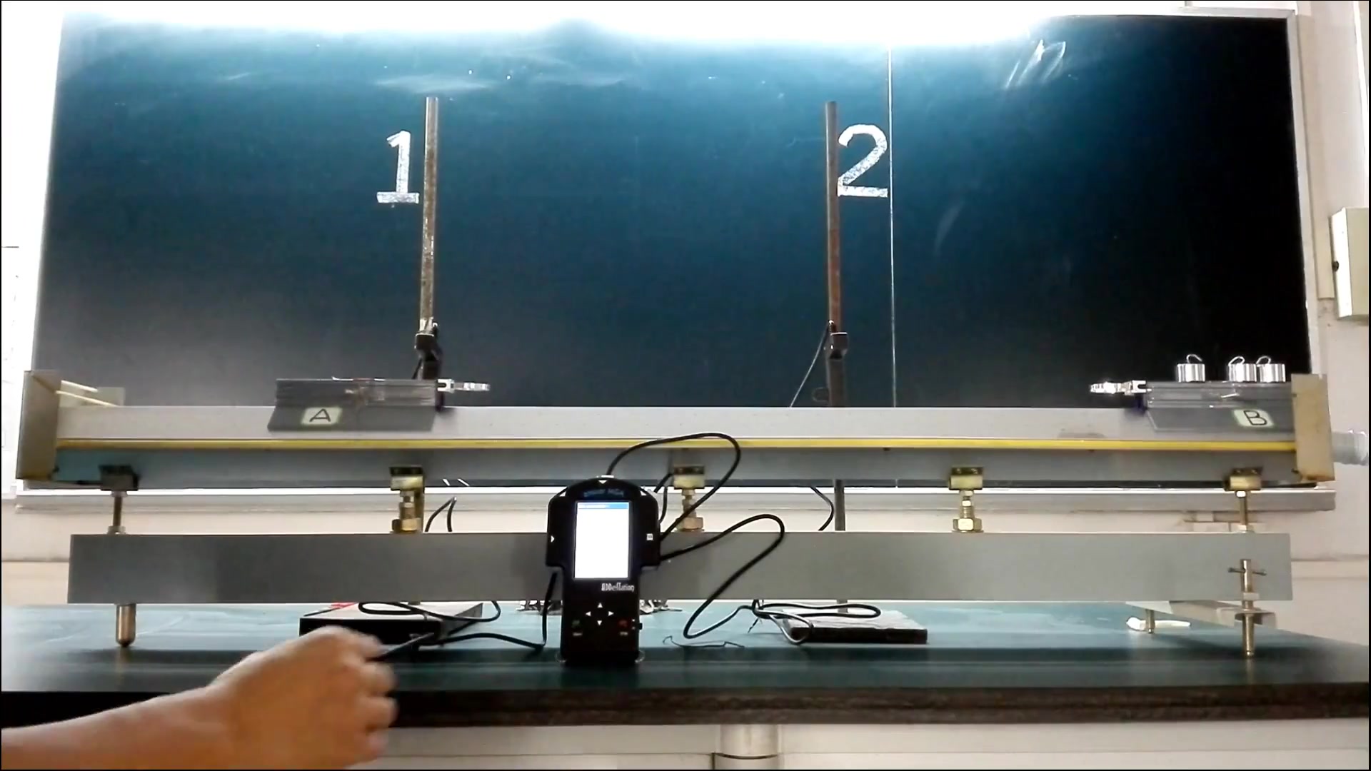 实验:探究碰撞中的不变量(气垫导轨碰撞实验)_哔哩哔哩_bilibili