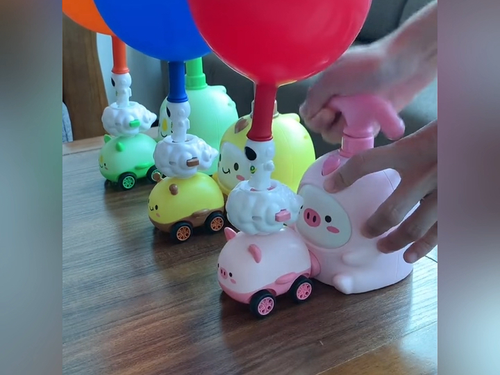 玩具车与气球的奇妙互动!