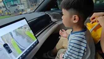 这一刻就值20万了！下大雨，开比亚迪汉带孩子上幼儿园，这就是买车的意义！