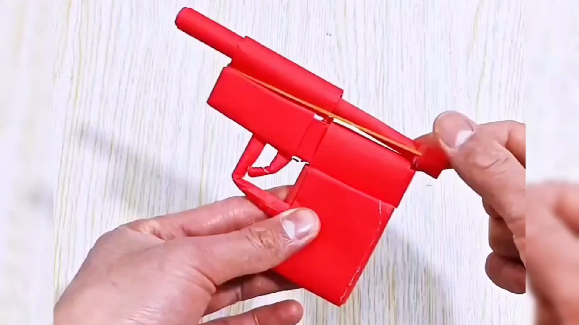 帅气的皮筋弹射手枪