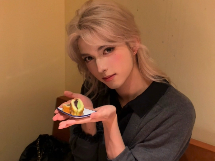 深情的粉色啊，请再等小涵一世吧