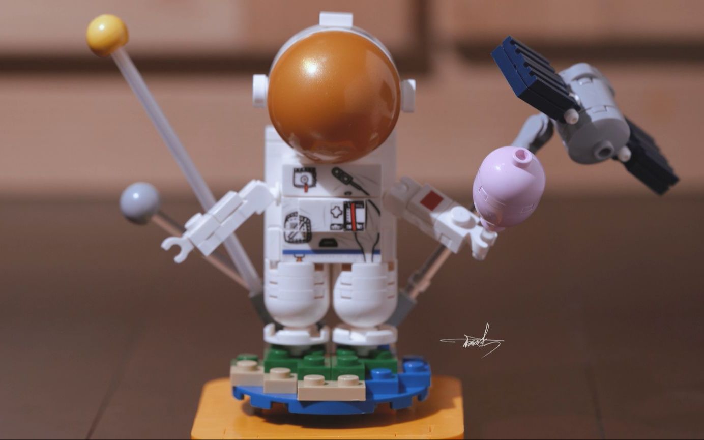活动作品定格超萌宇航员积木拼装