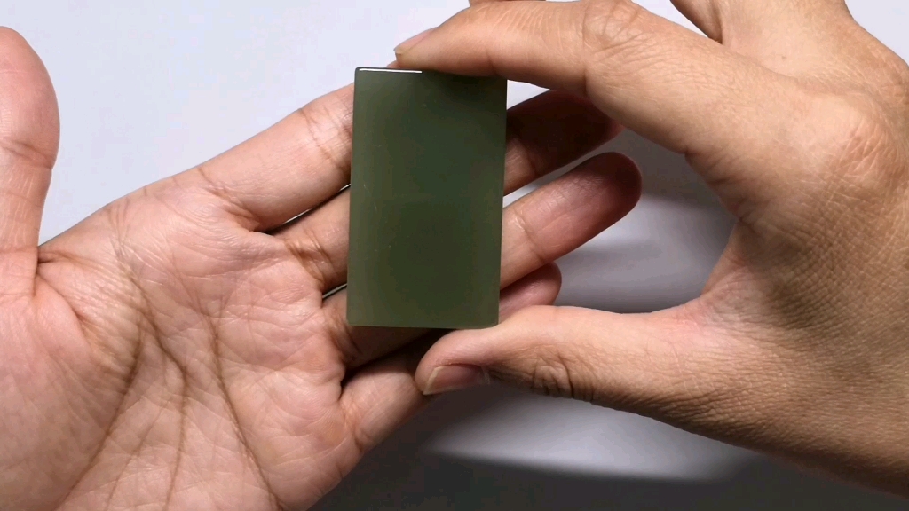 和田玉无事牌,湖水绿色,尺寸,号5厘米左右,宽3厘米左右,厚6.