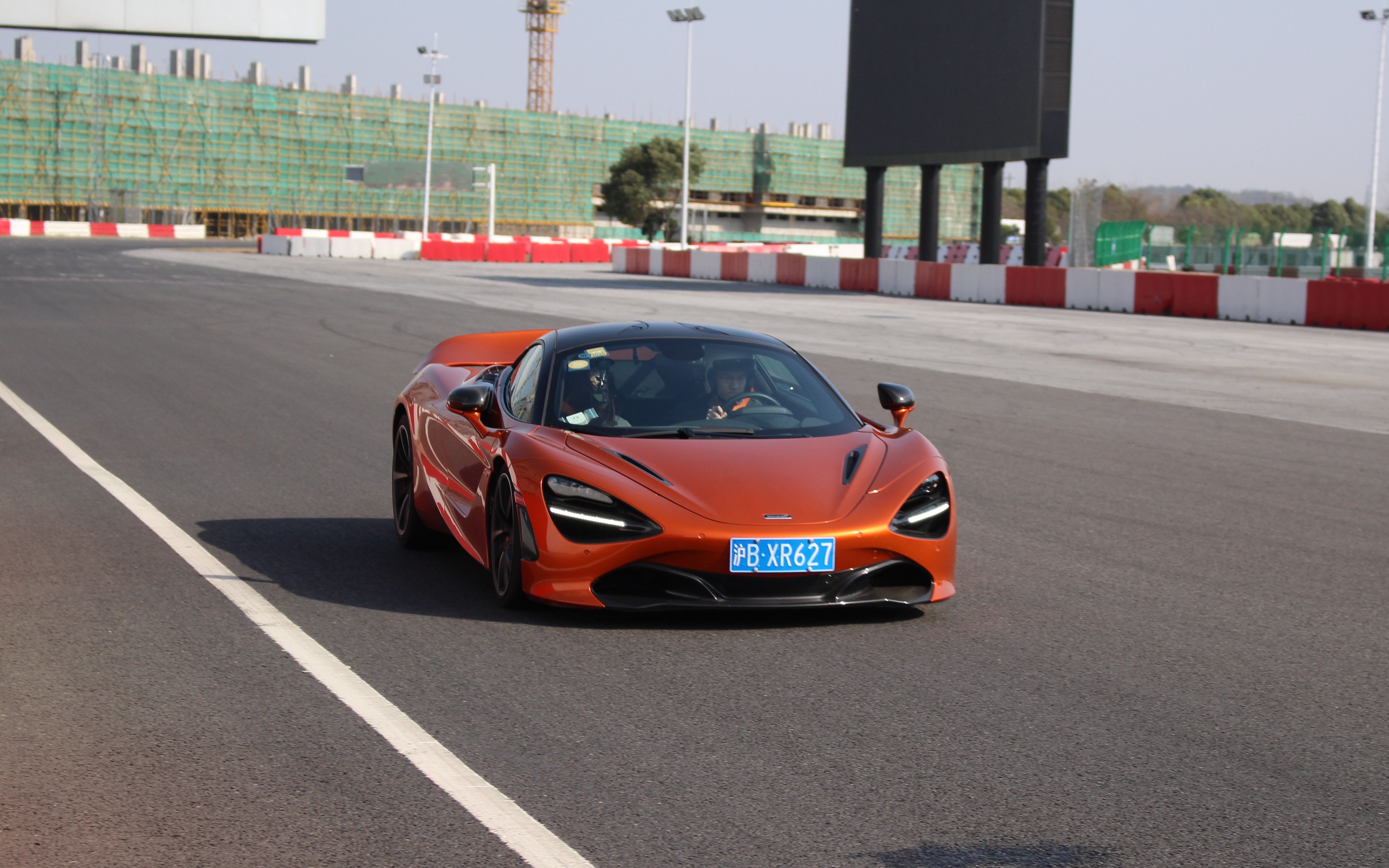 豆腐哥天马山赛道试跑迈凯伦720s