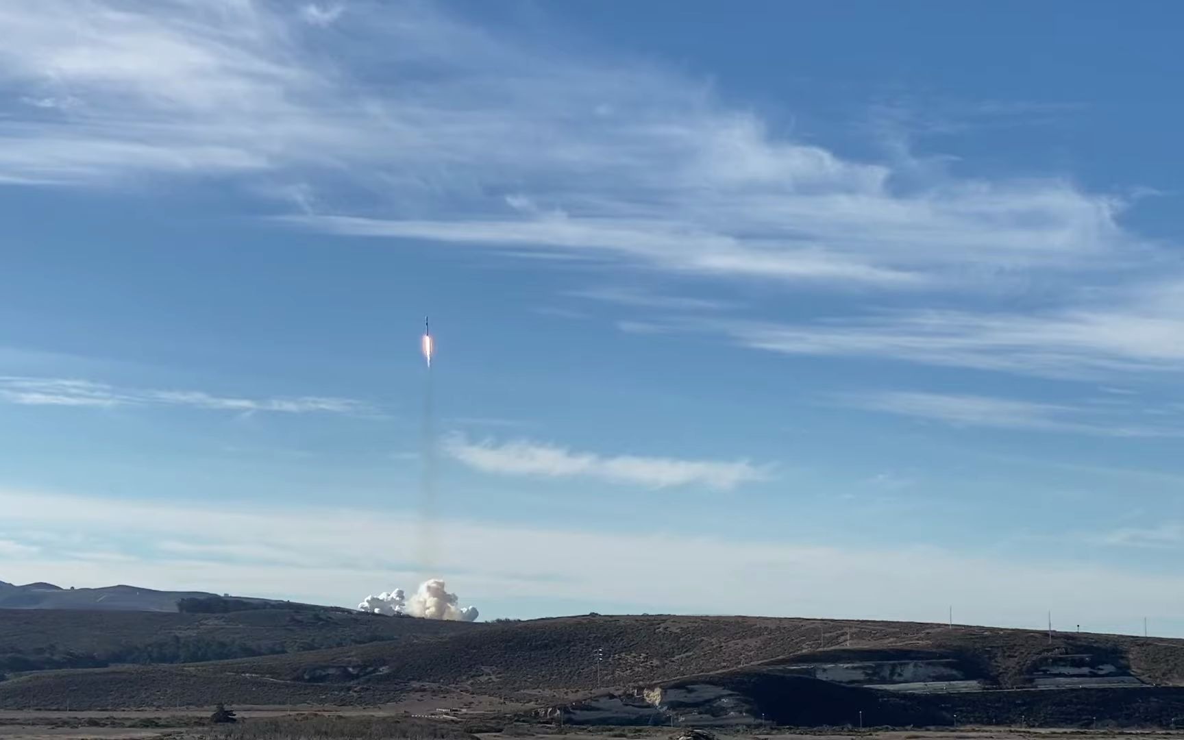 路人视角的spacex falcon 9猎鹰9火箭 升空和返回 注意音爆!