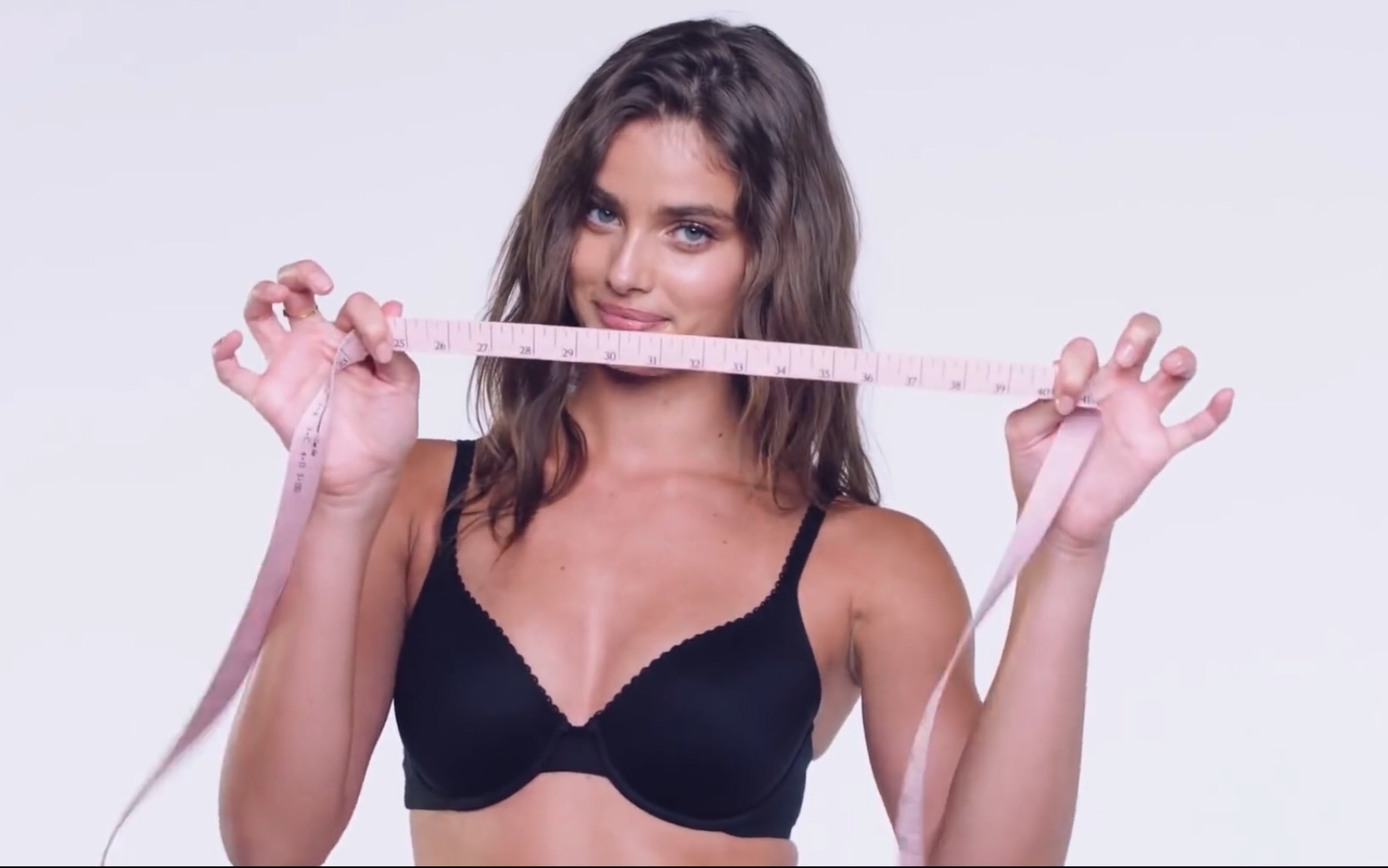 维密超模【小泰山】教你挑选合适的内衣 taylor hill 你会选bra吗?