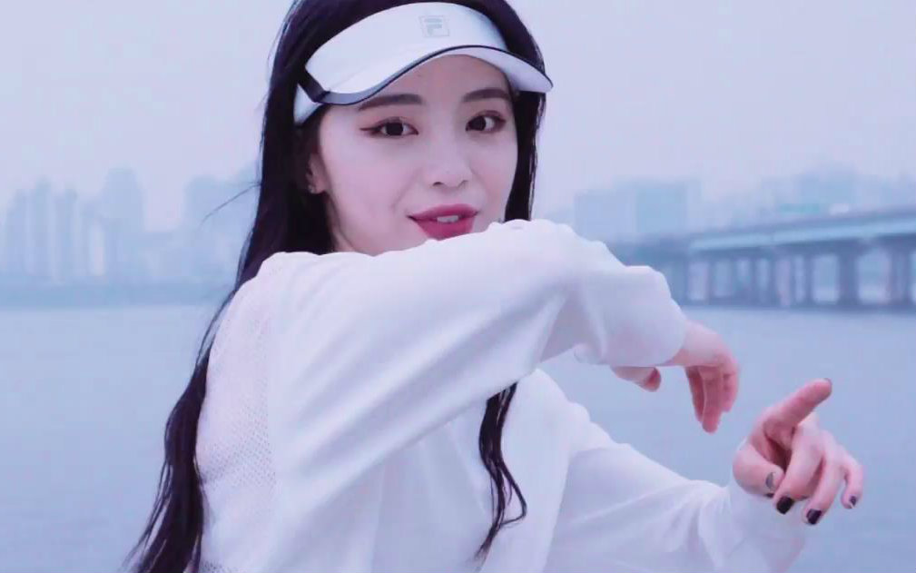 1m舞室超美红唇sorina动感水中起舞myfila