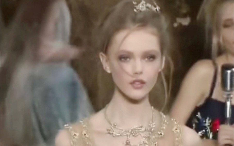 【Frida Gustavsson】“落入凡间的精灵系超模鼻祖 一字步女王” 弗丽达ⷮŠ古斯塔夫松(达达)(萝卜达)哔哩哔哩bilibili