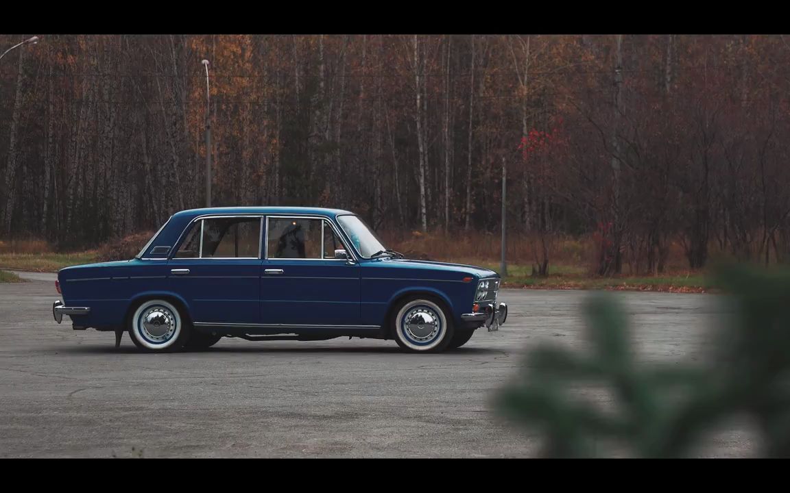 复古小车 lada 2103