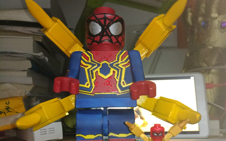 活动作品制作一个4倍放大的乐高钢铁蜘蛛侠人仔