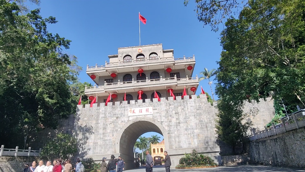 终于来到了友谊关.