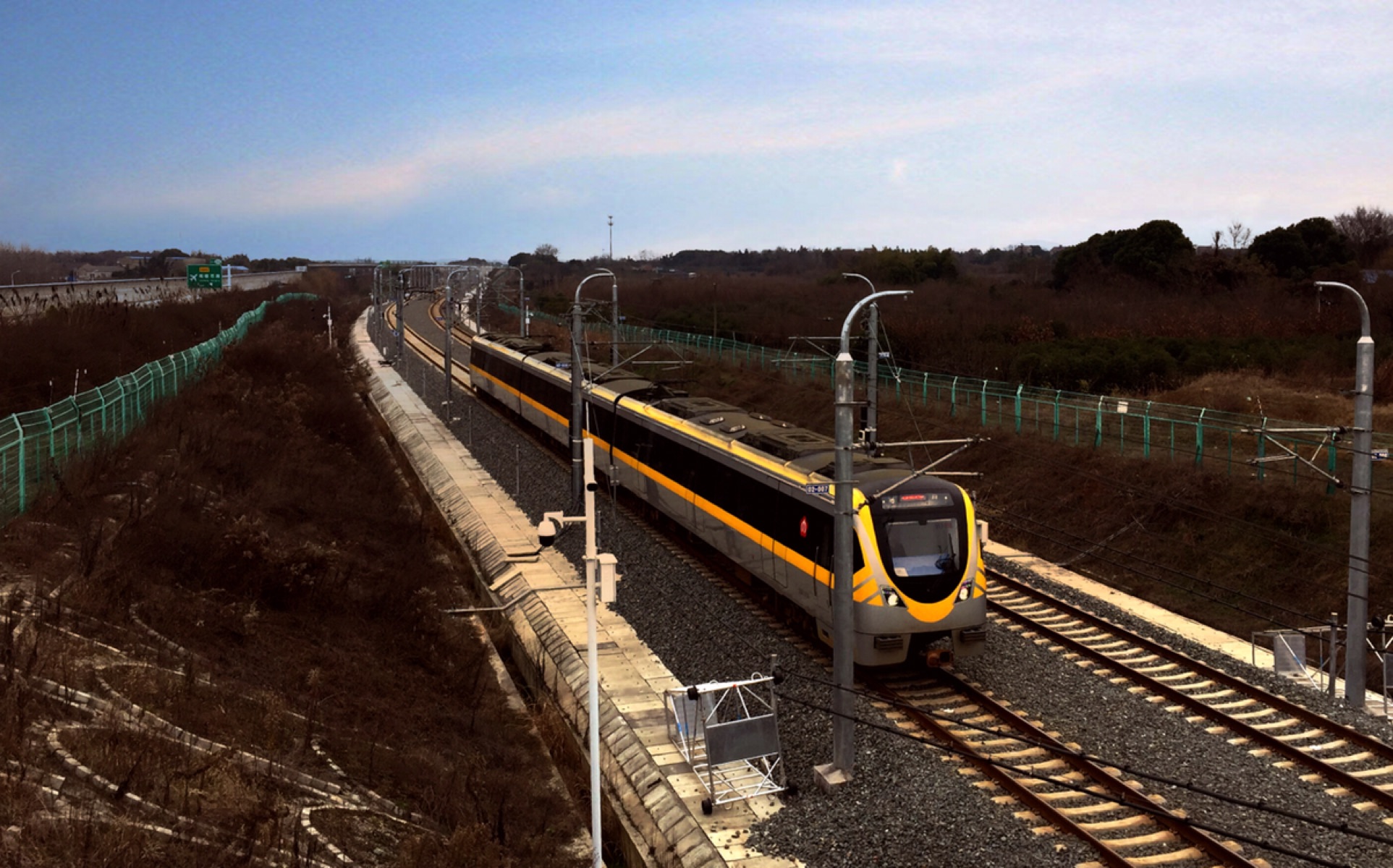 南京地铁s9号线雪中通过石臼湖大桥右侧pov(往翔宇路南方向)_哔哩哔哩