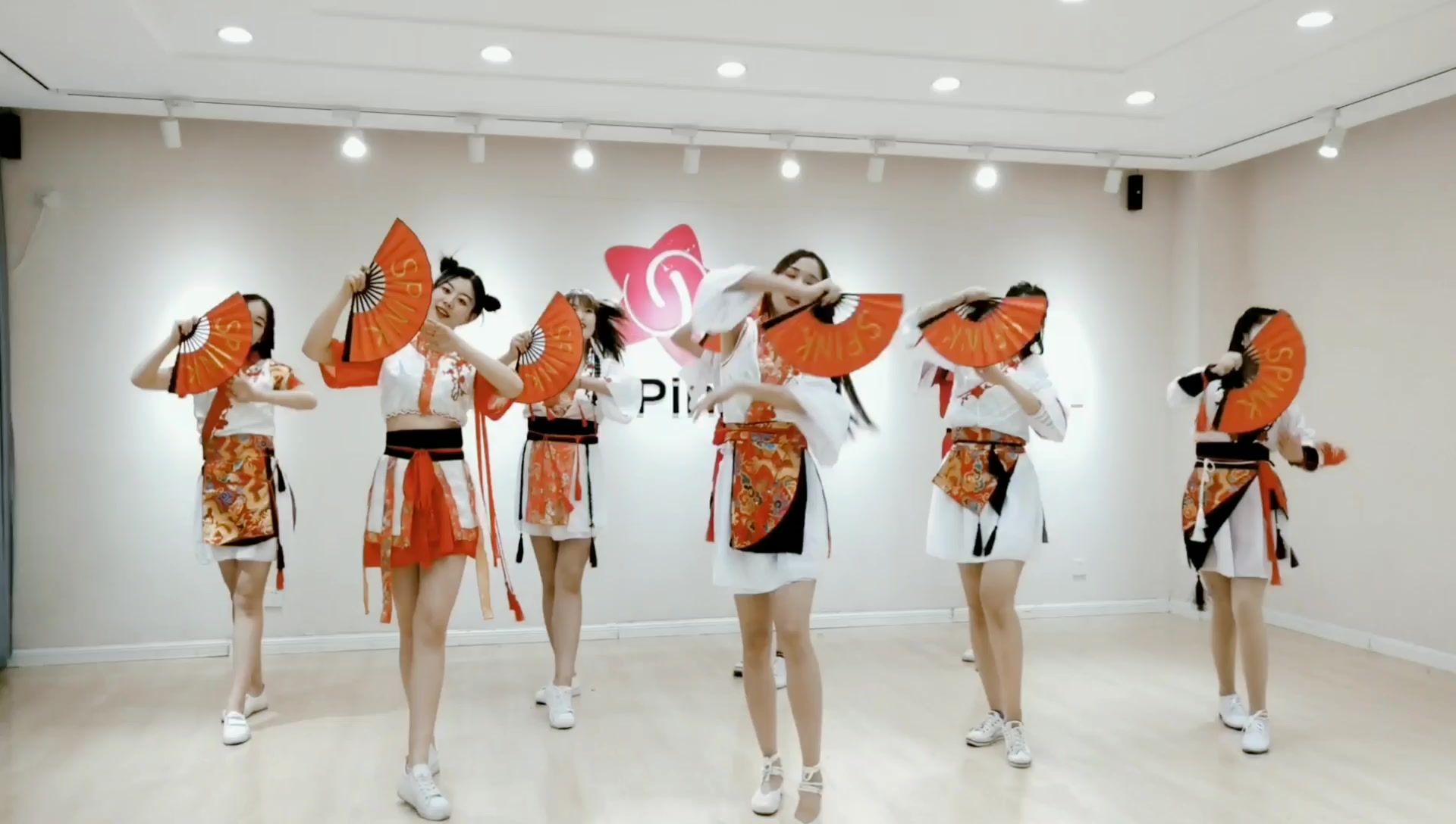 年会舞蹈推荐 最火动感古风舞蹈【寄明月】_哔哩哔哩 (゜-゜)つロ