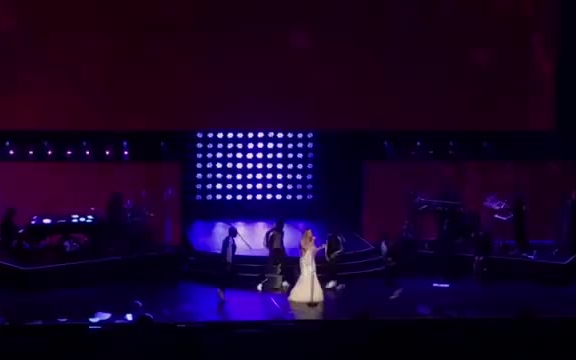 [图]【首唱！】Mariah Carey _The Distance (日本武道馆2018)