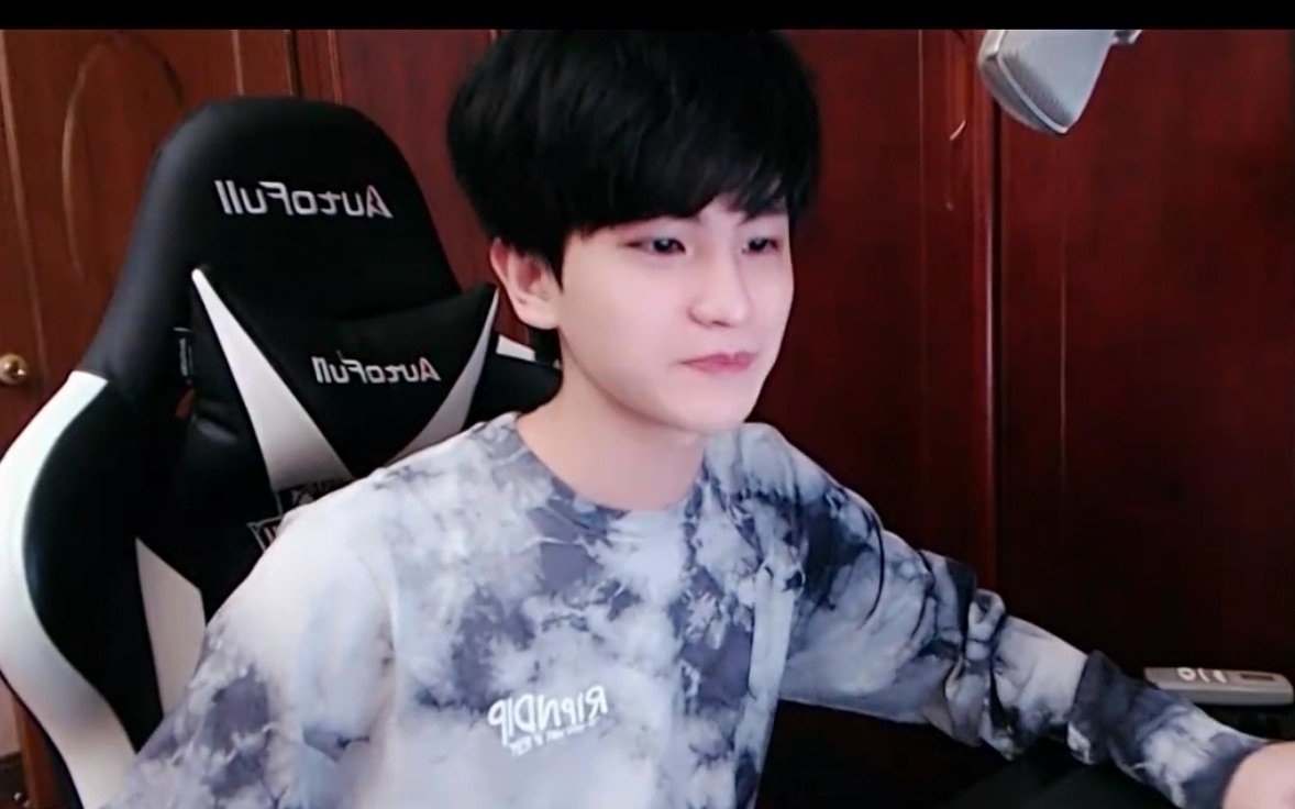 六尾讲自己做主播的心路历程_哔哩哔哩 (゜-゜)つロ 干杯~-bilibili