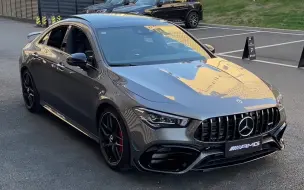 Video herunterladen: 推荐你买AMG Cla45s的五个理由！