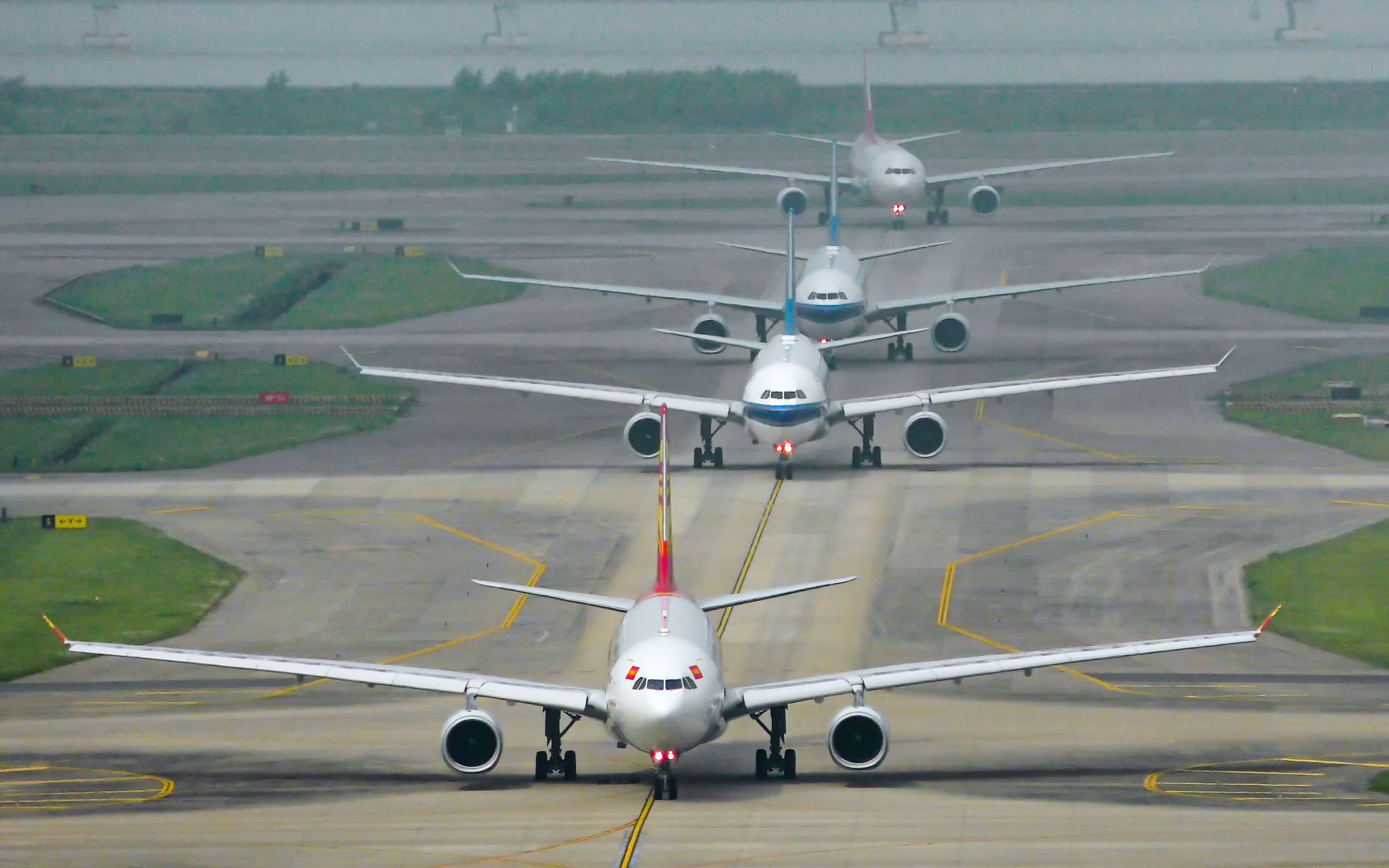 任务逃离空客a330的包围并迅速从深圳机场起飞