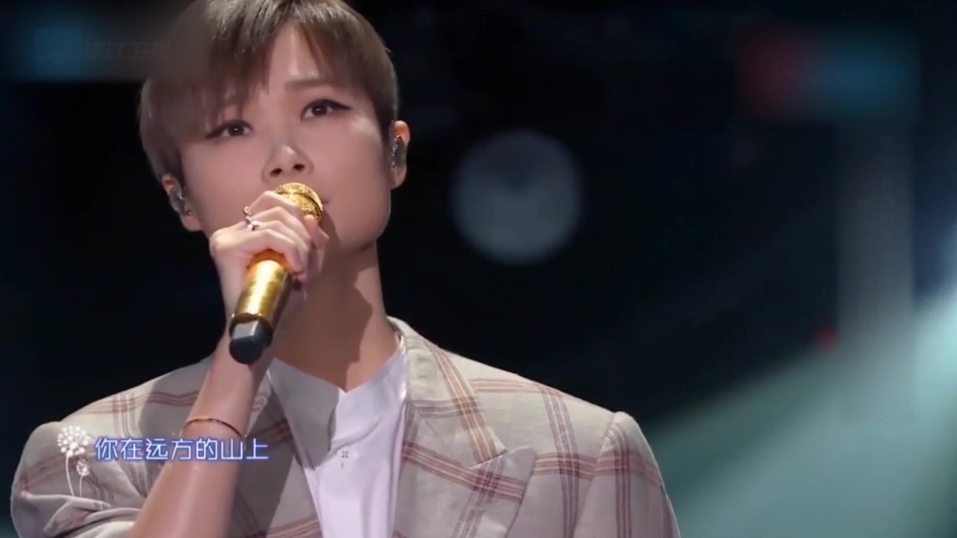 李宇春动情演唱《春风十里》 走心神曲撩人心悬