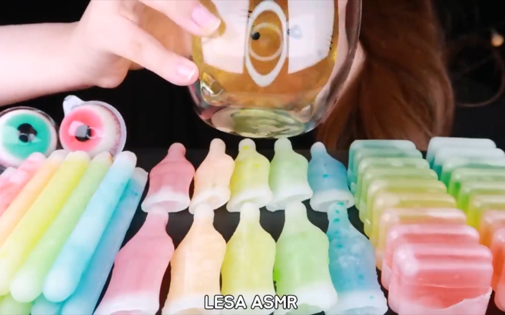 冰冻蜡瓶糖 眼球糖 小姐姐瓶子都吃了 是个狠人哈哈 治愈音 吃播 声控