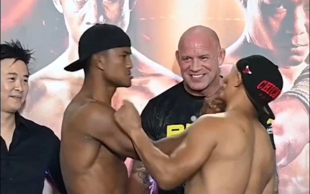 今日bkfc裸拳赛事称重仪式,播求与善猜的名场面,好兄弟就是要经得起