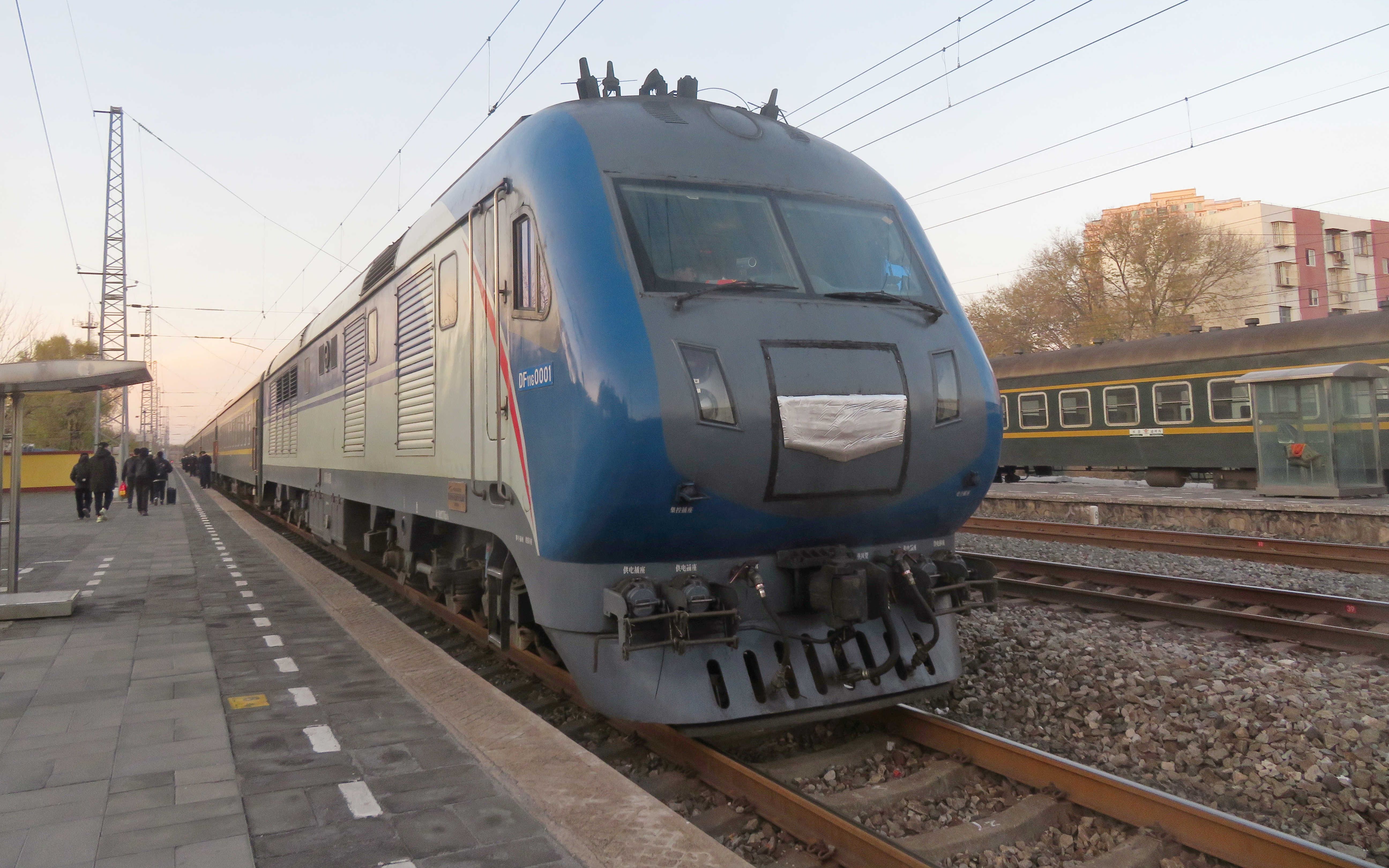 df11g-0001 0002牵引京局拆猪s611次列车进怀柔北站_哔哩哔哩_bili