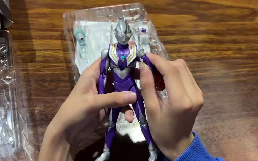 天猫限定迪迦奥特曼空中型act