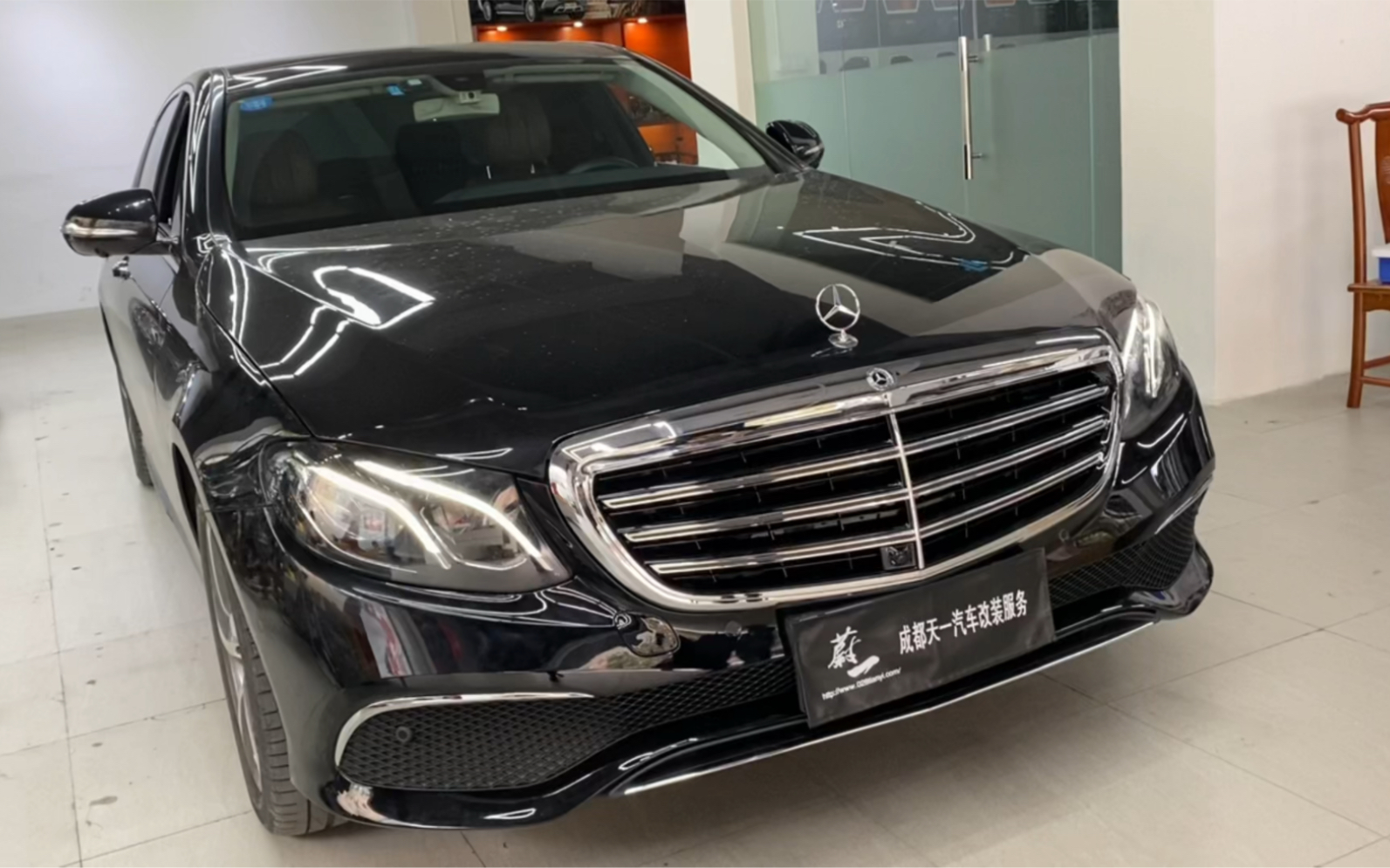 重新拾起你对车子的宠爱,奔驰e级大标升级立标,内饰氛围灯发光套件