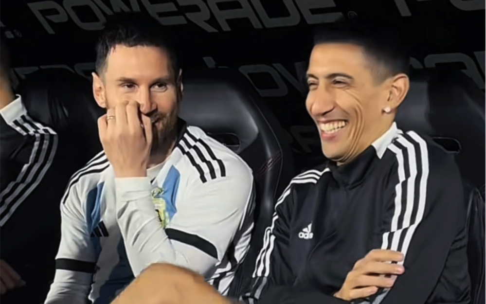 梅西和迪马利亚替补席畅聊,珍惜这样的画面,只会越看越少