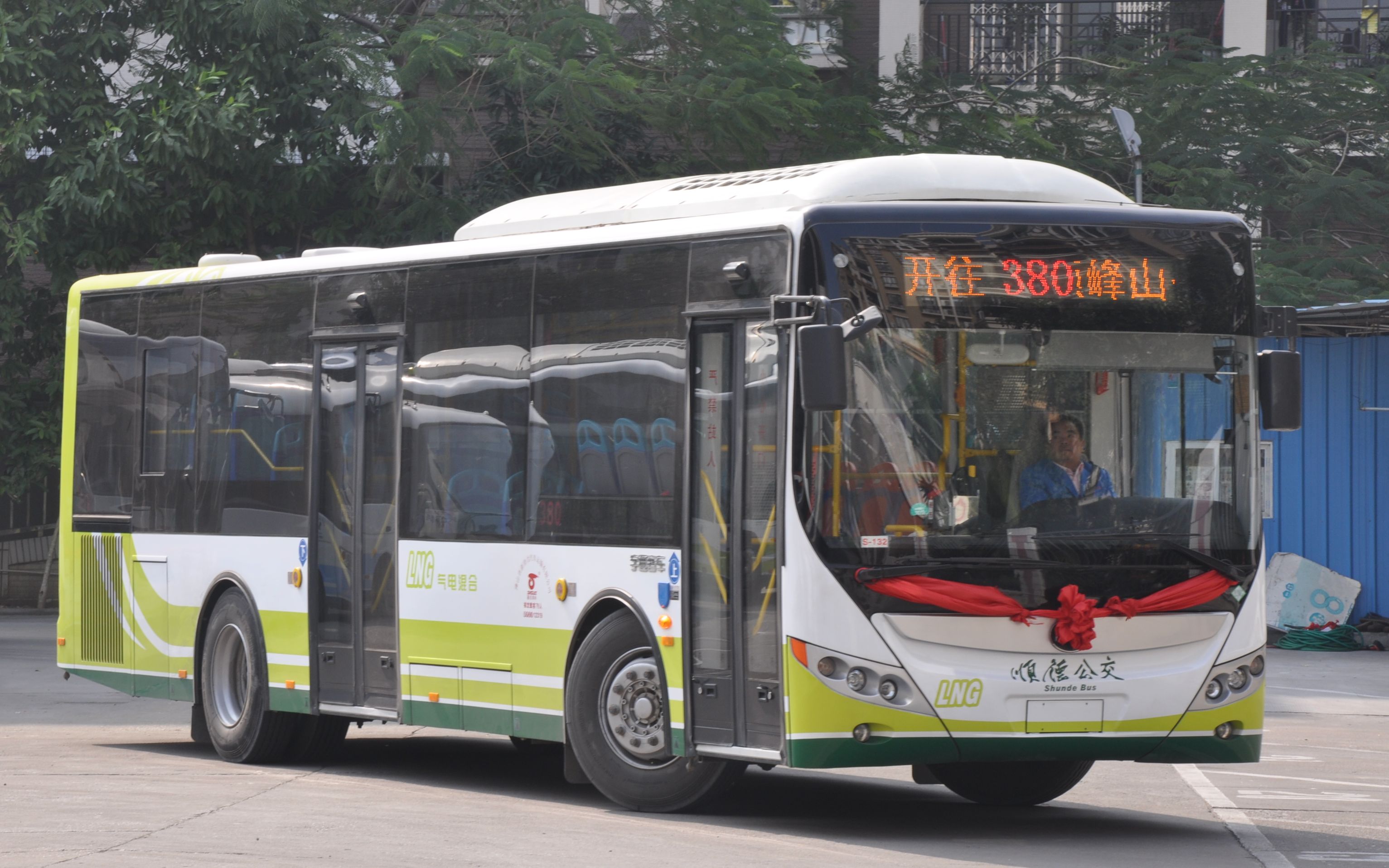 13】试乘佛山新协力380路宇通zk6105chevng1气电混合动力_哔哩哔哩
