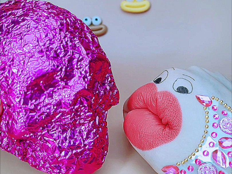 二次元美食,小嘴吃超大骷髅头蜡瓶糖,好大