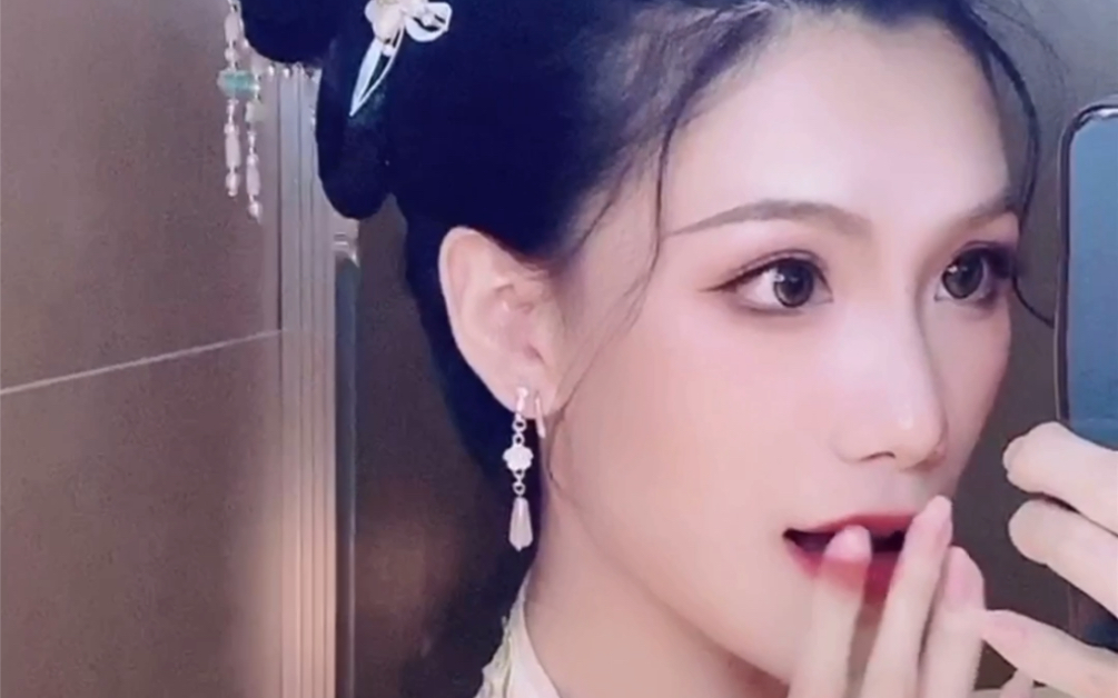 古风的女装大佬你见过这个不会怀疑人生嘛_哔哩哔哩 (゜-゜)つロ 干杯