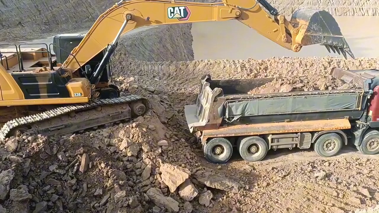 挖掘机猫336现场施工