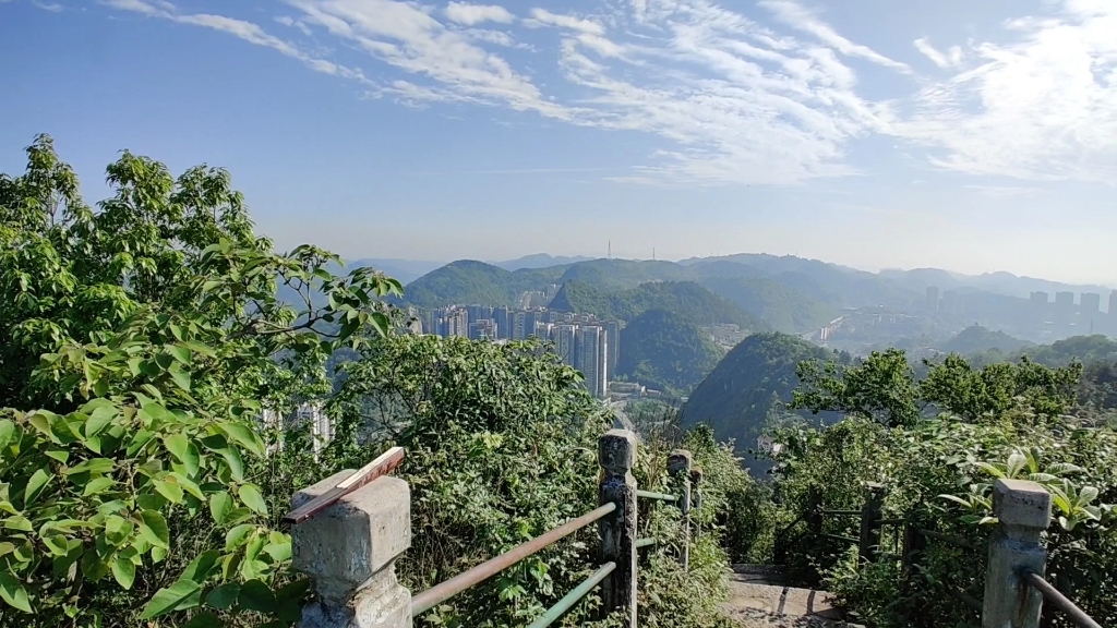 贵阳黔灵山马鞍山山顶,风景比东山寺惊艳多了哔哩哔哩bilibili