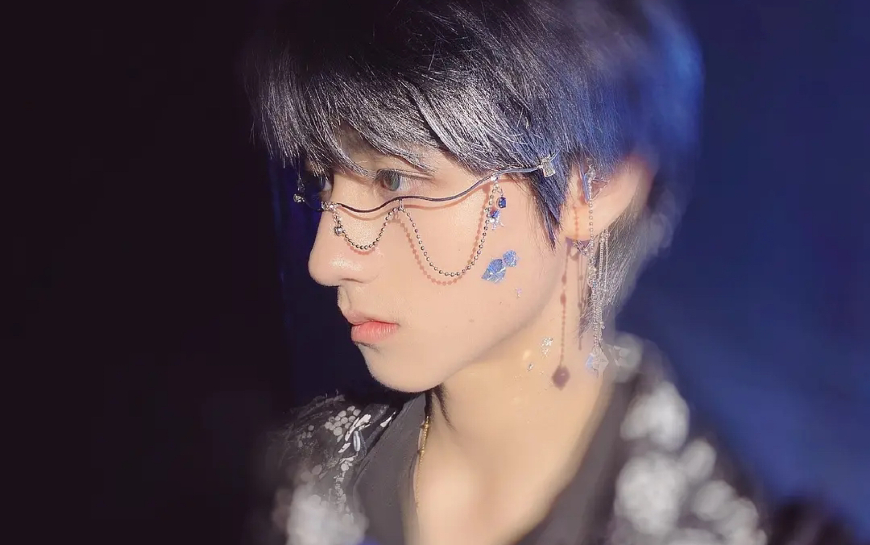 tf家族朱志鑫庆功酒练习室