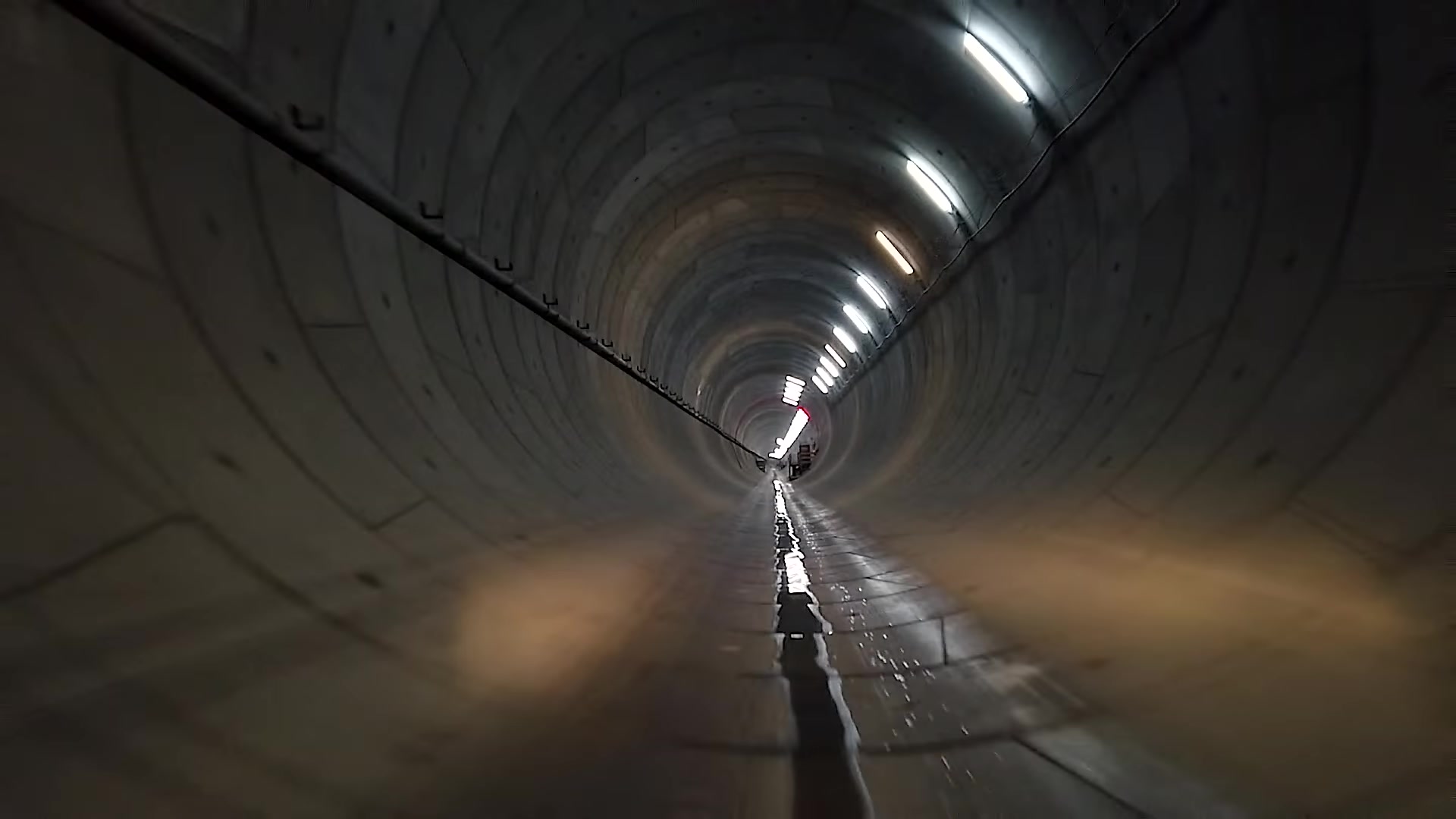 无人机飞过 rijnlandroute 的新隧道之一_哔哩哔哩_bilibili