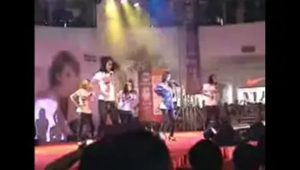 Jolin蔡依林2009马来西亚签唱会《花蝴蝶》表演饭拍（有些模糊）