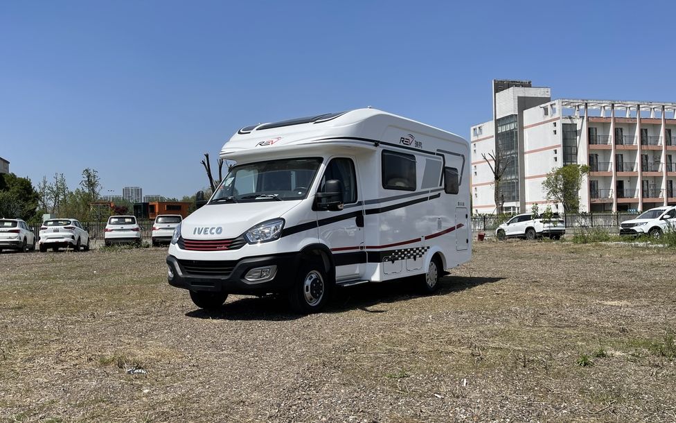 想要一款通过性好,造型漂亮,更好开的房车,看看瑞弗t800