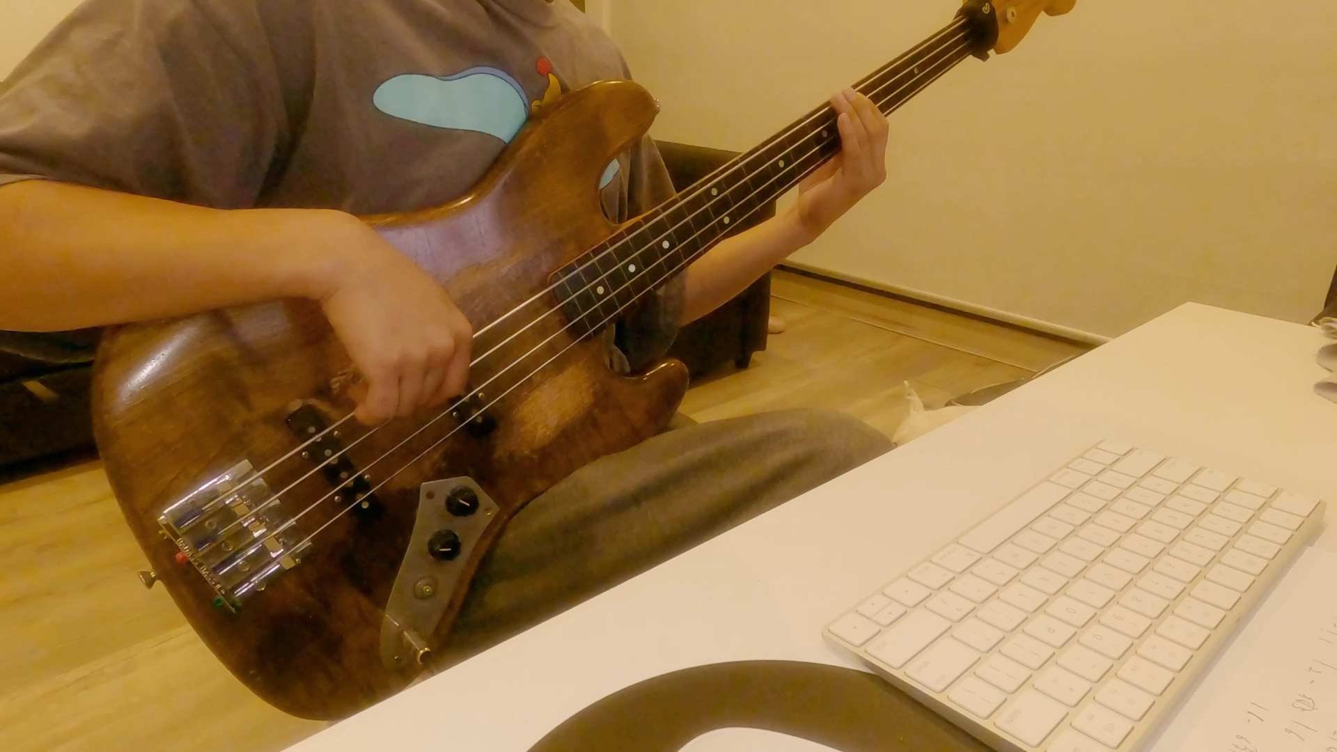 [图]《刀剑如梦》第一次无品贝斯翻弹 fretless bass cover by ZenoKong