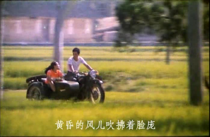 [图]经典电影歌曲1982年故事片《当代人》插曲《年轻的心》演唱：佟铁鑫