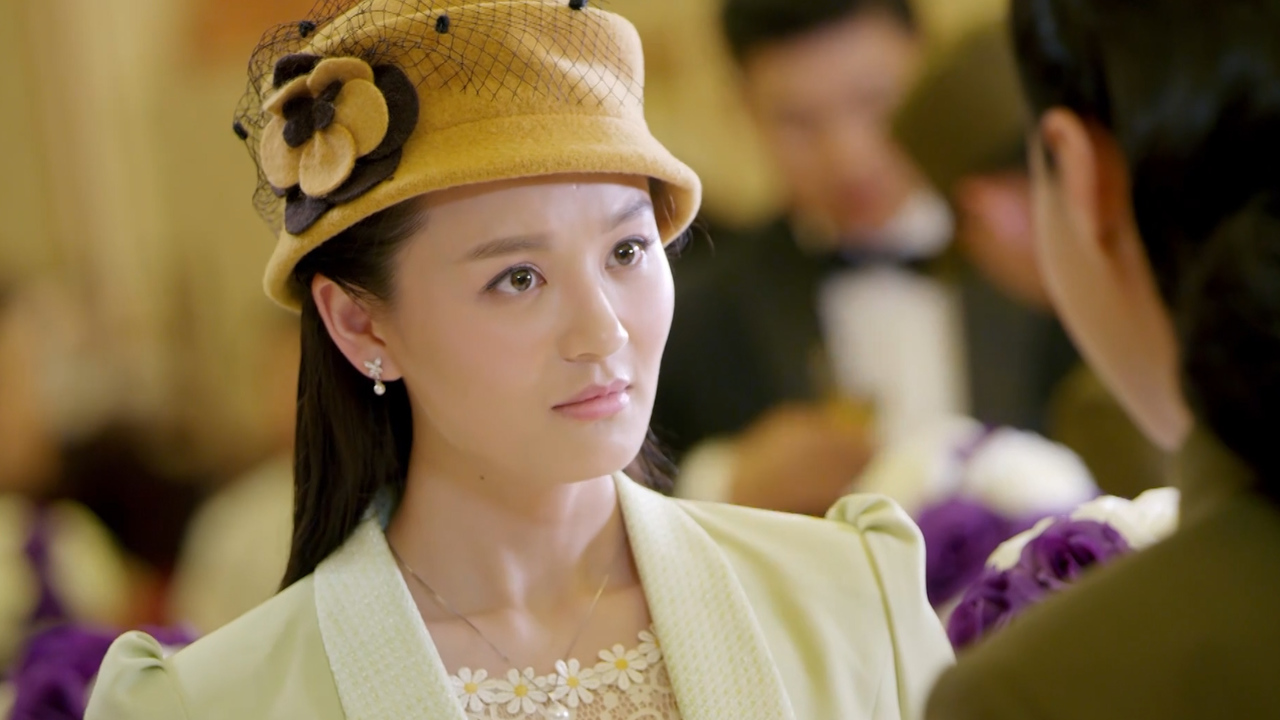 飞哥战队:姑娘过来打招呼,美女竟知晓回国消息,她是如何猜到的