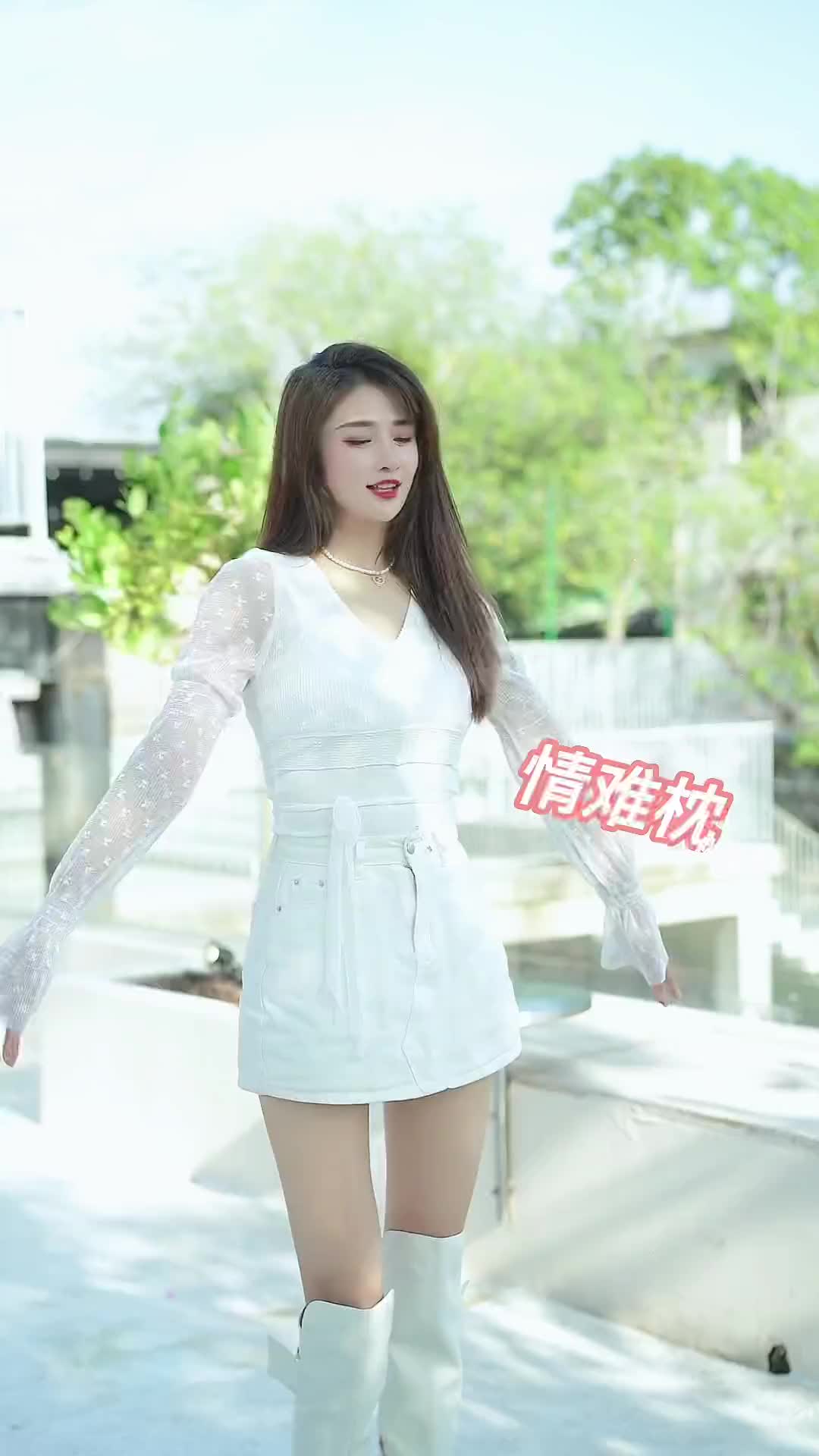 歌小样抖音热歌我的愿望是一夜暴富不然抱你也可以