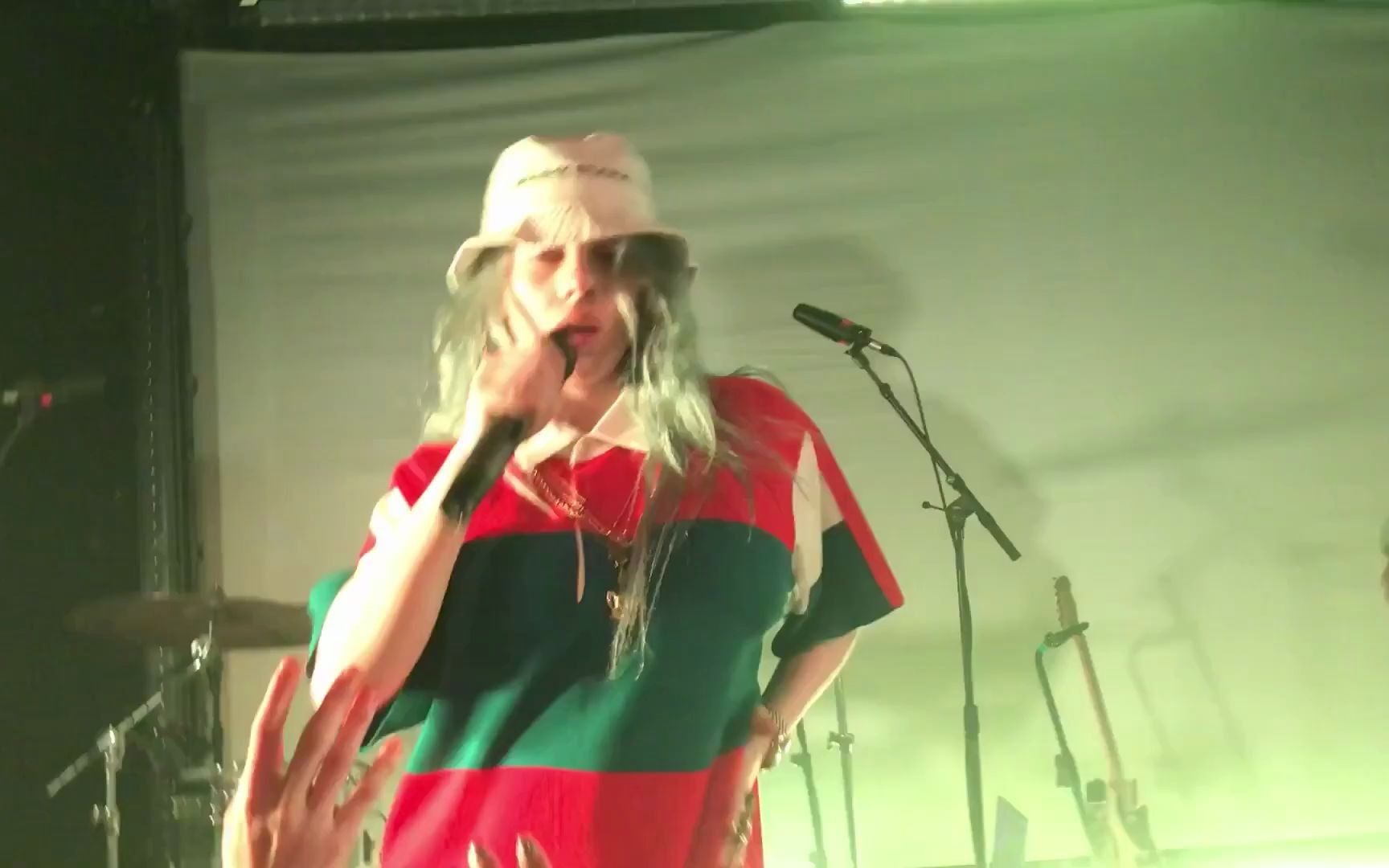 [图]【Billie Eilish】夹缝找梨声！和碧梨一起唱bellyache！气氛绝了！(Live in Atlanta)