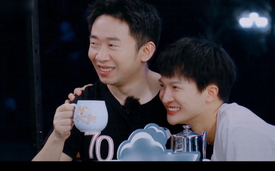 杨迪周深谁能拒绝小猫贴贴甜甜甜就完事儿