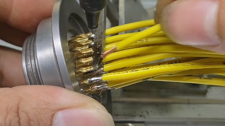 有机器帮忙,焊航插头再不是难事.#自动焊锡机 #焊线机 #焊锡机设备