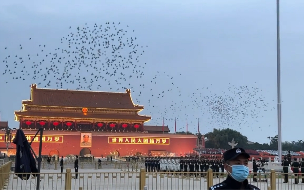 [图]“忆峥嵘岁月，看今朝辉煌， 逢祖国华诞，祝繁荣昌盛”