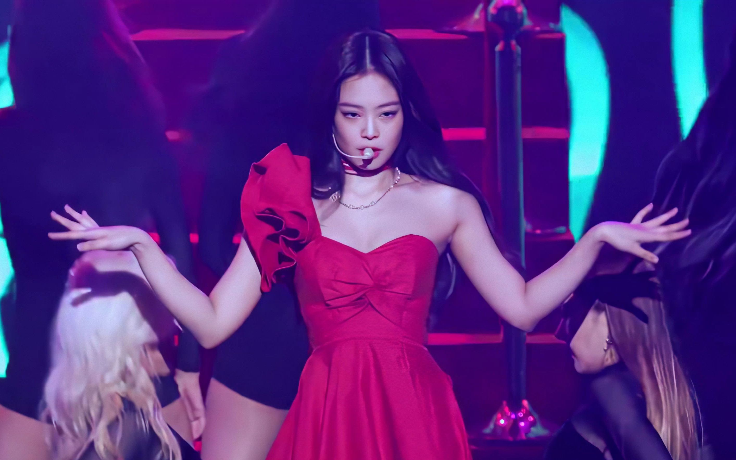 [图]【4K修复】JENNIE SOLO 红玫瑰 黑刷直拍4K画面修复