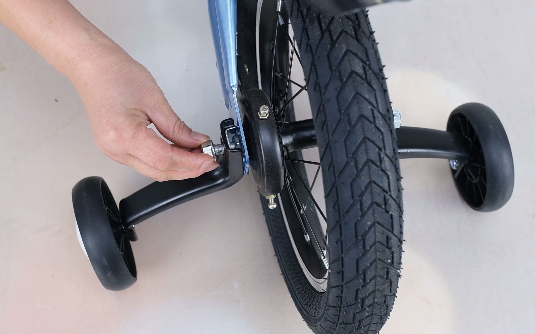 永久超越辅助轮安装