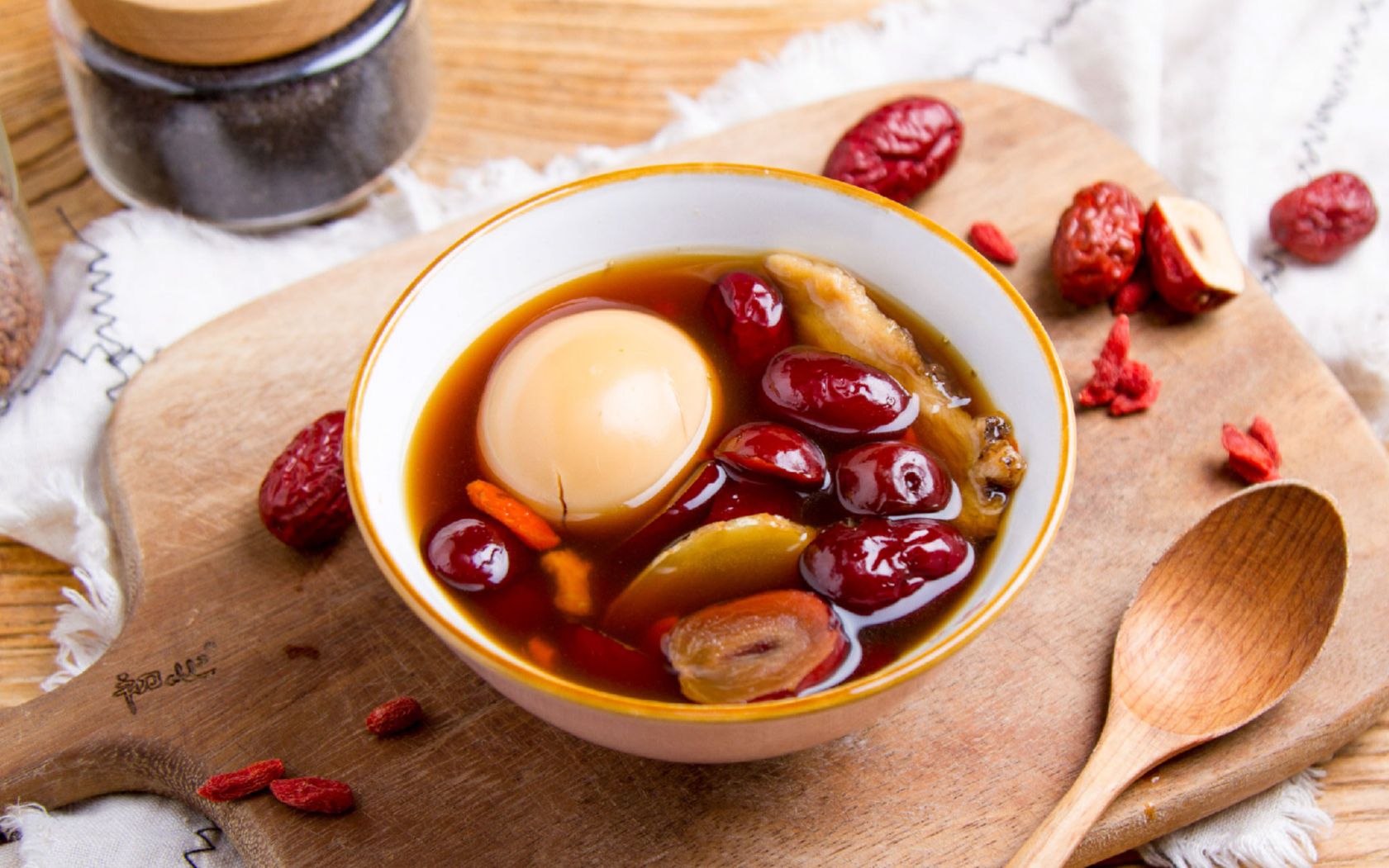 跟多喝热水比起来,它比大猪蹄子暖多了,补身又补脸的当归红枣蛋_哔哩